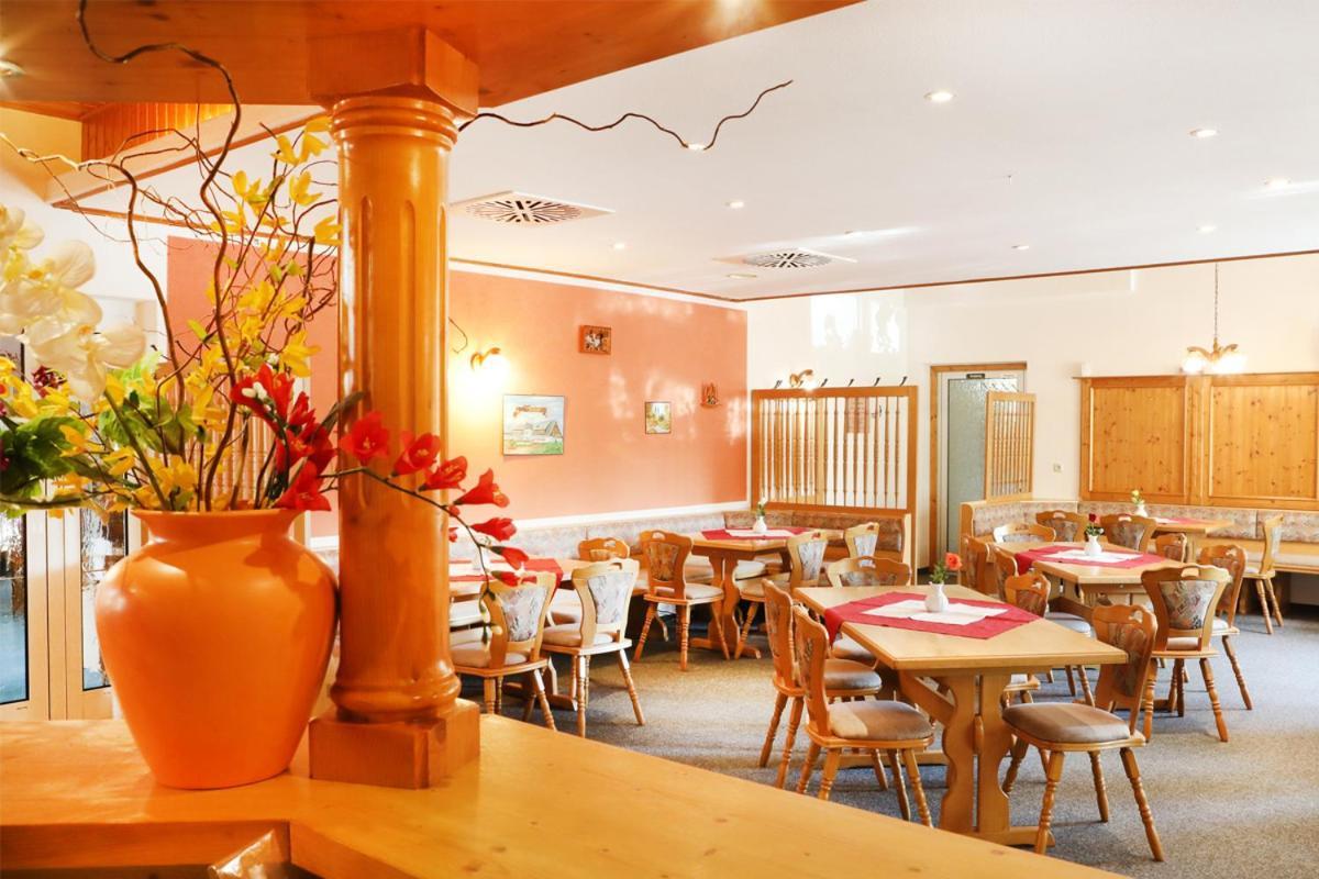 Hotel "Zum Einsiedler" Deutschneudorf エクステリア 写真