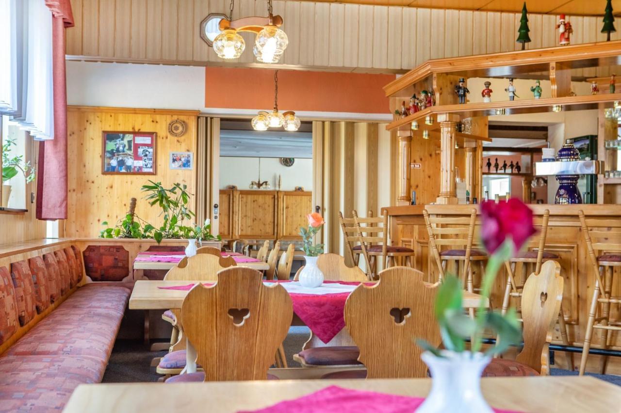 Hotel "Zum Einsiedler" Deutschneudorf エクステリア 写真
